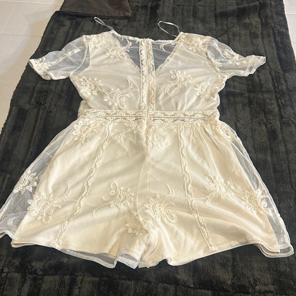 Zara Trafaluc dainty shorts & top jumper with lace & embroidery zipper in back - Picture 6 of 8